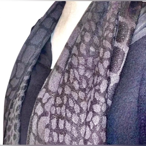 Fashion Scarf in a croc pattern in colors BLACK & GRAY - Picture 2 of 5